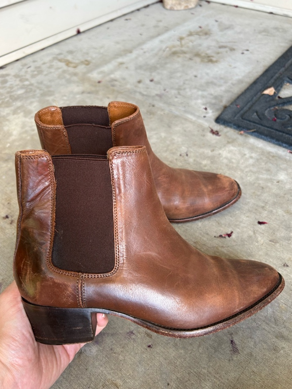 Frye Dara Chelsea Leather Boots 7
